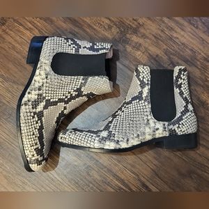 Auquatalia Snakeskin Italian Leather Ankle Boots Size 6